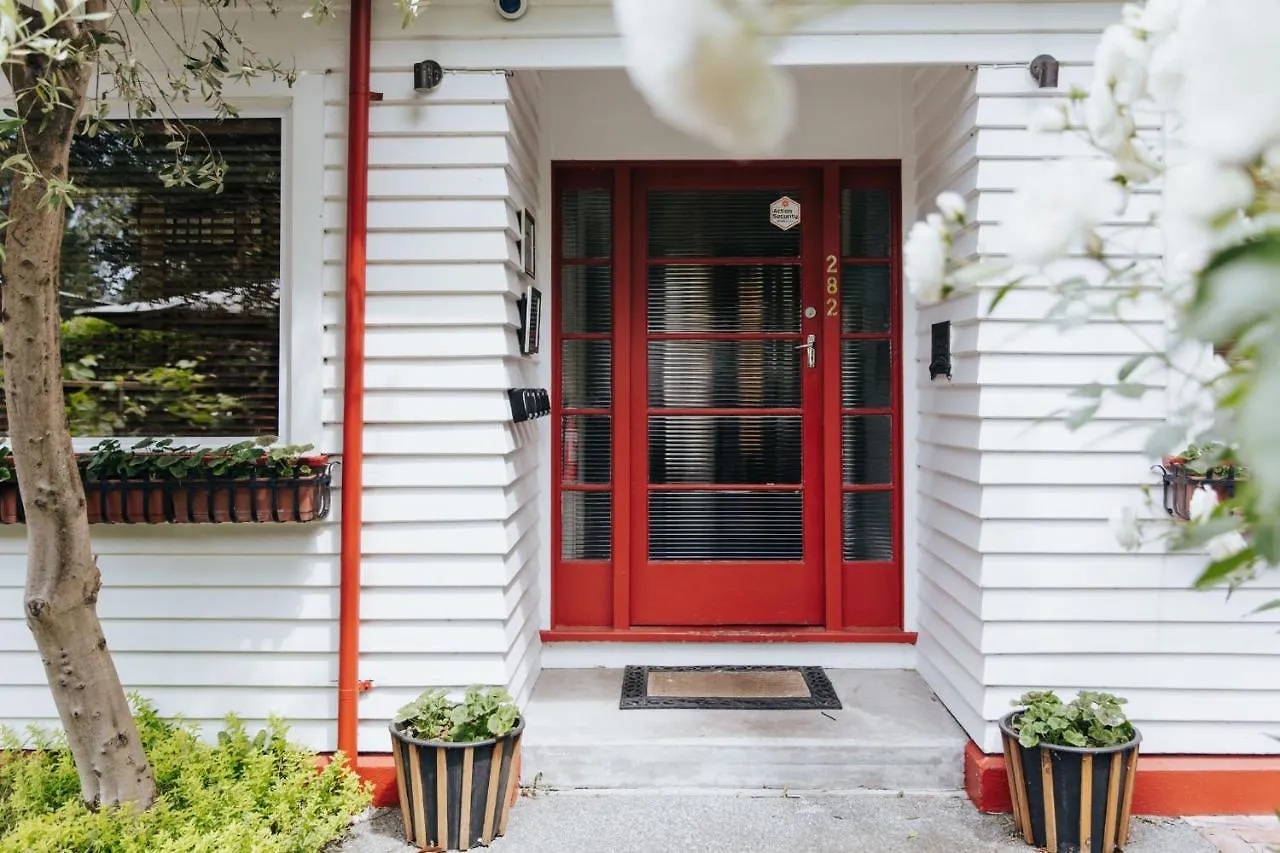 Guest house Pomeroys On Kilmore Christchurch
